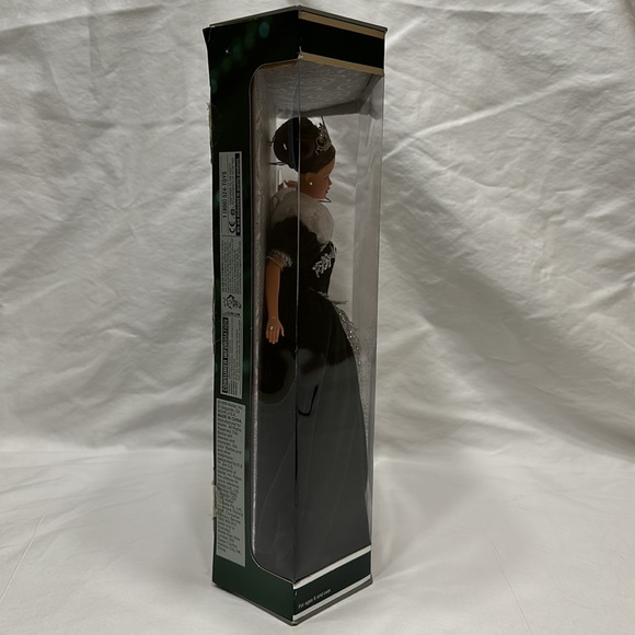 Millennium Princess Teresa barbie doll - Picture 9 of 12